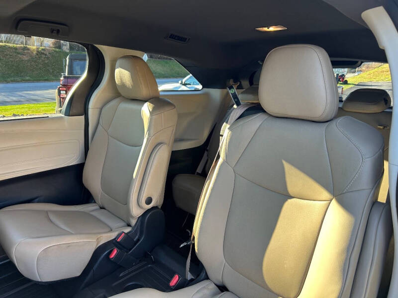 2022 Toyota Sienna XLE 8-Passenger