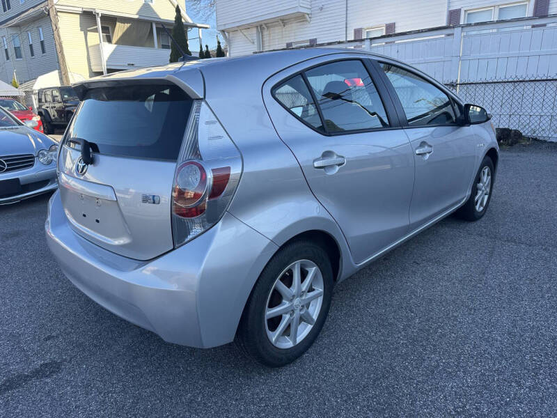 2013 Toyota Prius c Three - Photo 9