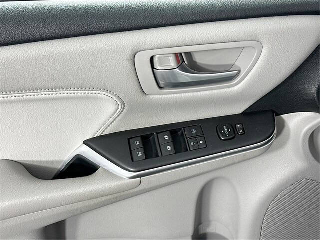 2016 Toyota Camry Hybrid XLE