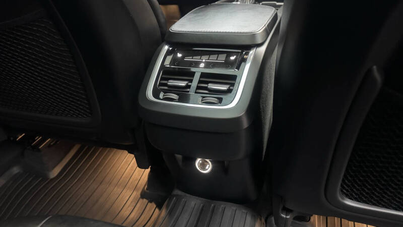 2018 Volvo XC90 T6 R-Design