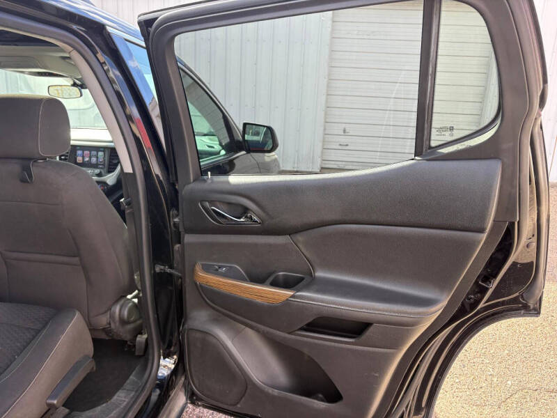 2017 GMC Acadia SLE-2