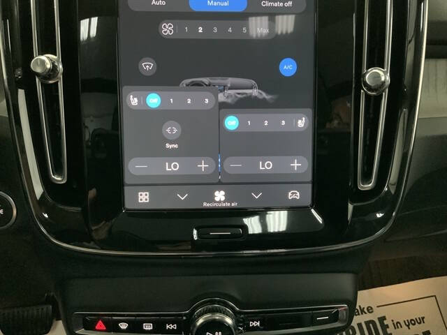 2024 Volvo XC40 B5 Plus Bright Theme