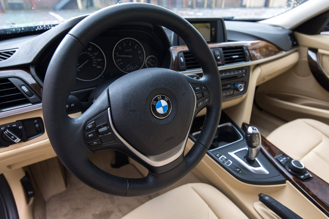 2015 BMW 3 Series 17