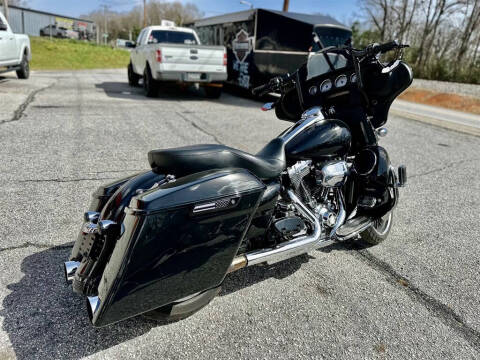 2014 Harley-Davidson FLHX103 - for sale at Dark Horse Motorcycles in Gaffney SC