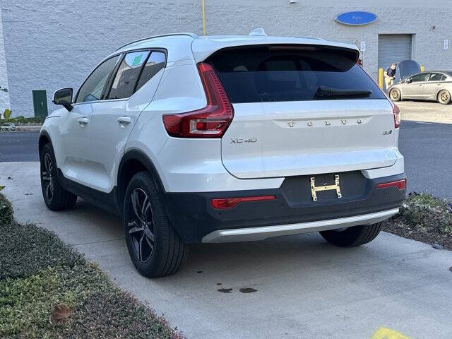 2025 Volvo XC40 B5 Core Bright Theme