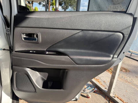 2020 Mitsubishi Outlander LE