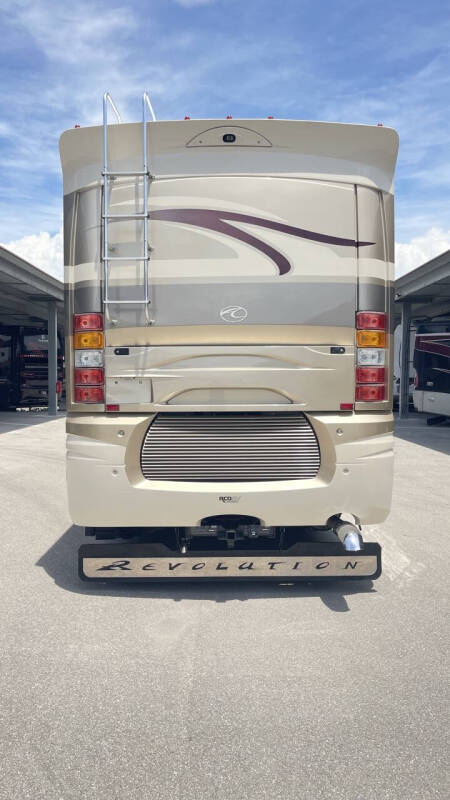 2013 Freightliner XCM Chassis