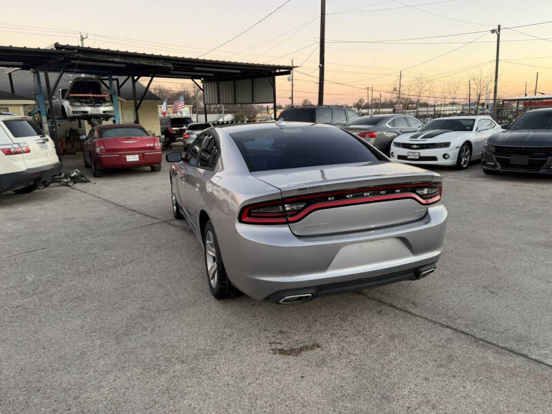 2017 Dodge Charger SXT