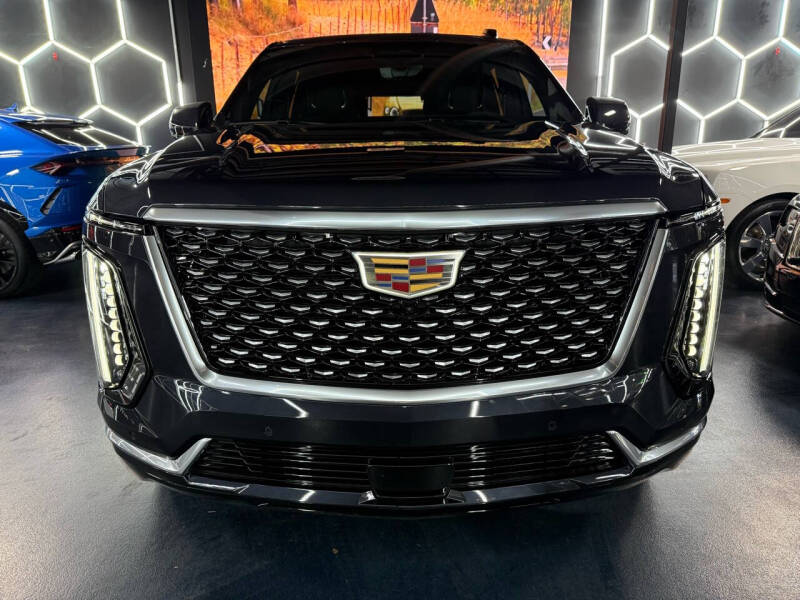 2025 Cadillac Escalade Premium Luxury photo 2