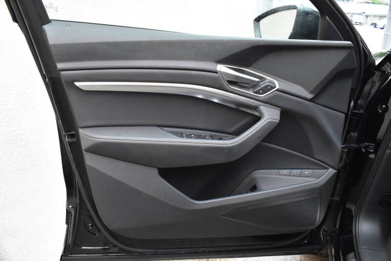 2021 Audi e-tron quattro Premium