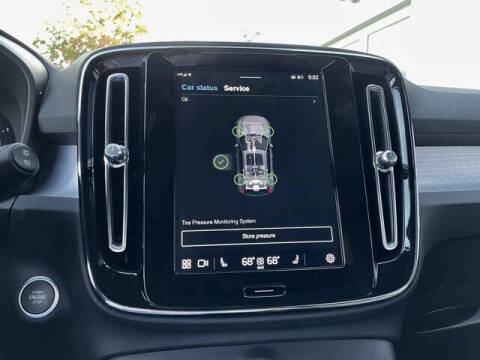 2025 Volvo XC40 B5 Core Bright Theme