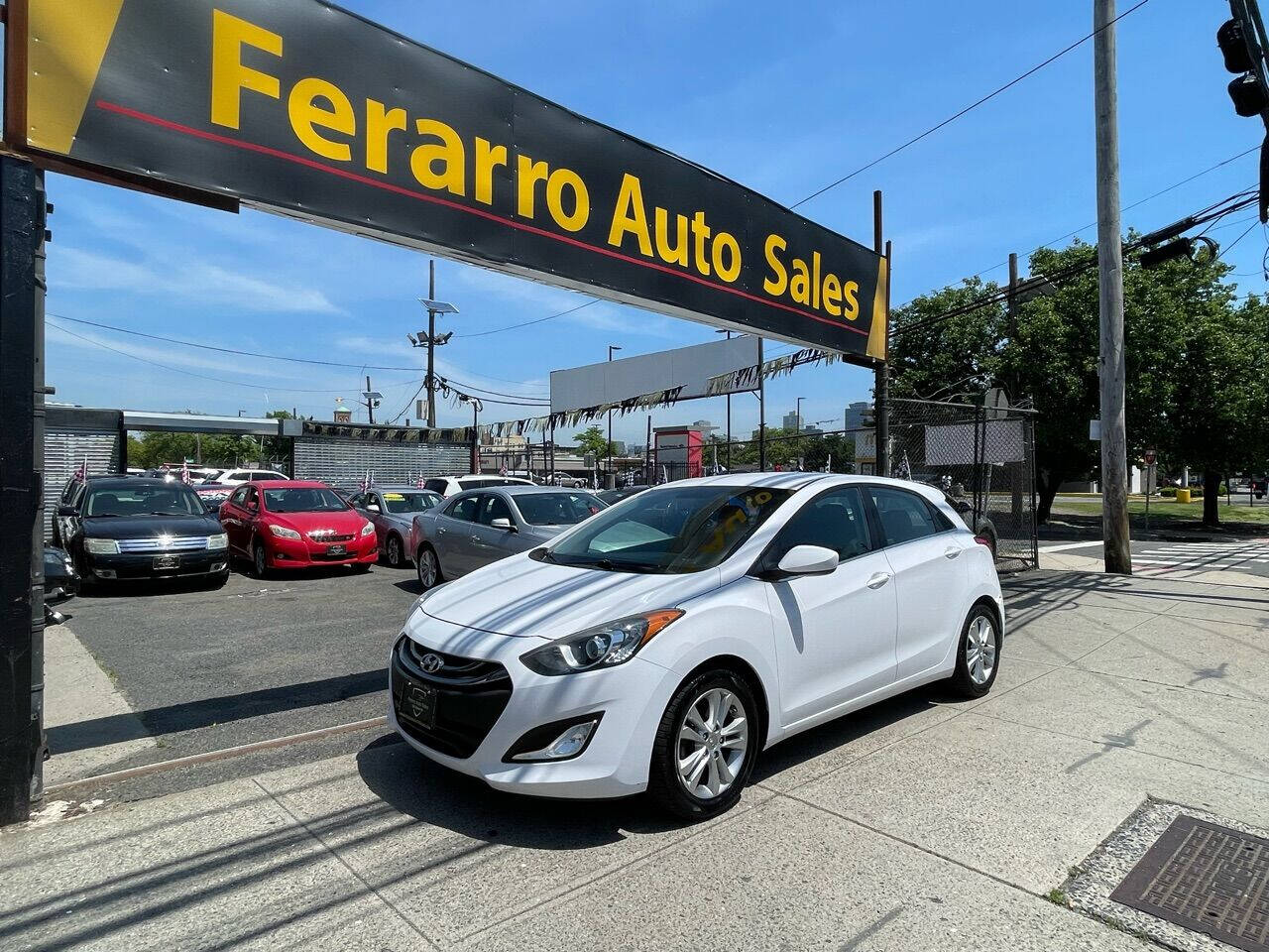 White 2015 Hyundai ELANTRA GT Base 4dr Hatchback 1