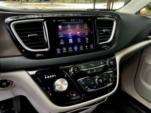 2017 Chrysler Pacifica Touring-L