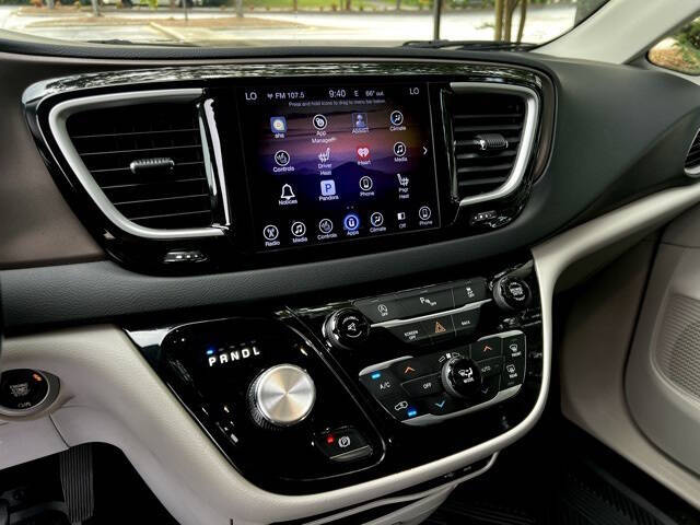 2017 Chrysler Pacifica Touring-L