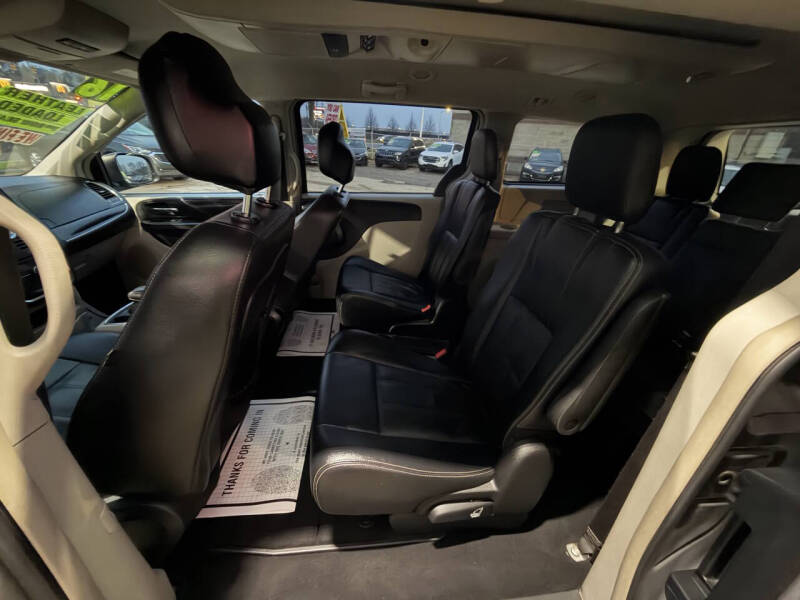 2016 Chrysler Town and Country Touring