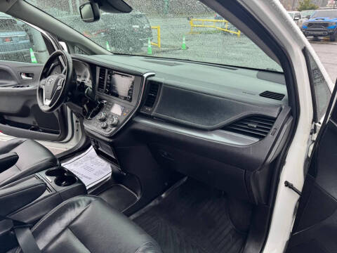 2018 Toyota Sienna SE Premium 8-Passenger