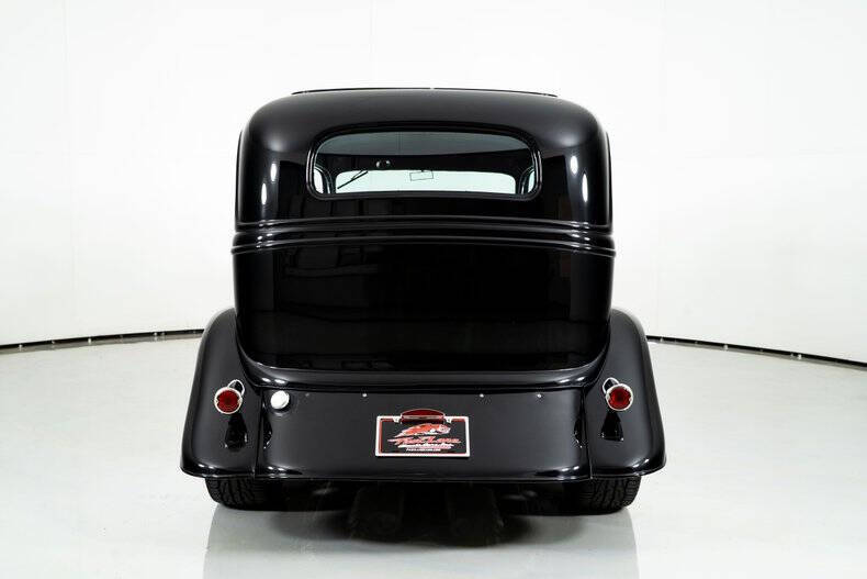 1933 Ford Super Deluxe