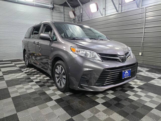 2020 Toyota Sienna LE 7-Passenger
