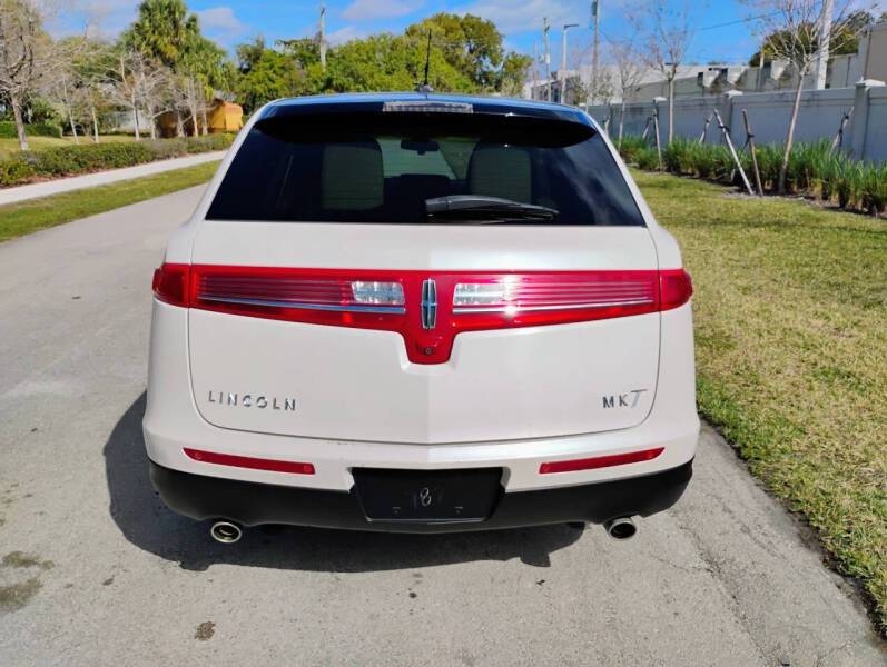 2014 Lincoln MKT