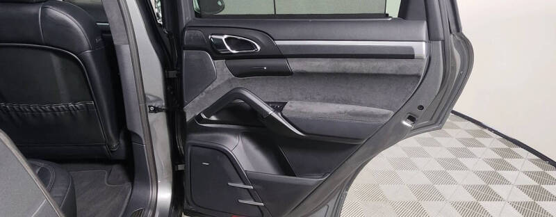 2016 Porsche Cayenne GTS