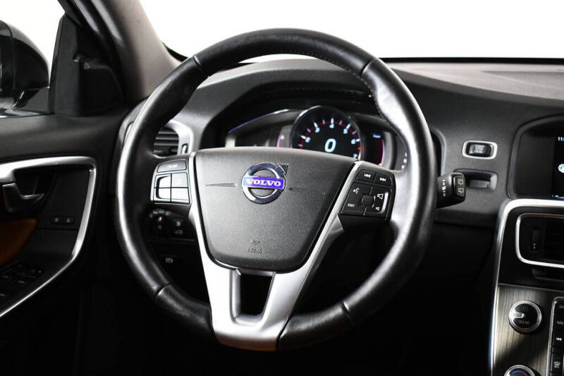 2015 Volvo V60 Cross Country T5