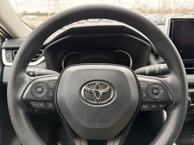 2025 Toyota RAV4 LE
