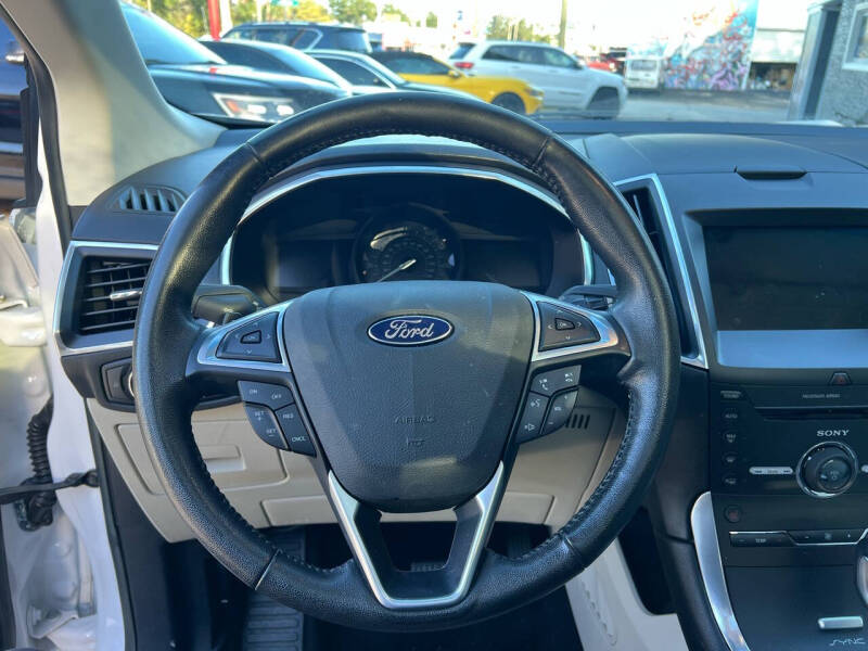 2016 Ford Edge Titanium photo 33