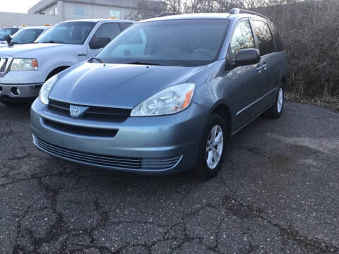 2005 Toyota Sienna for sale at Sparkle Auto Sales in Maplewood MN