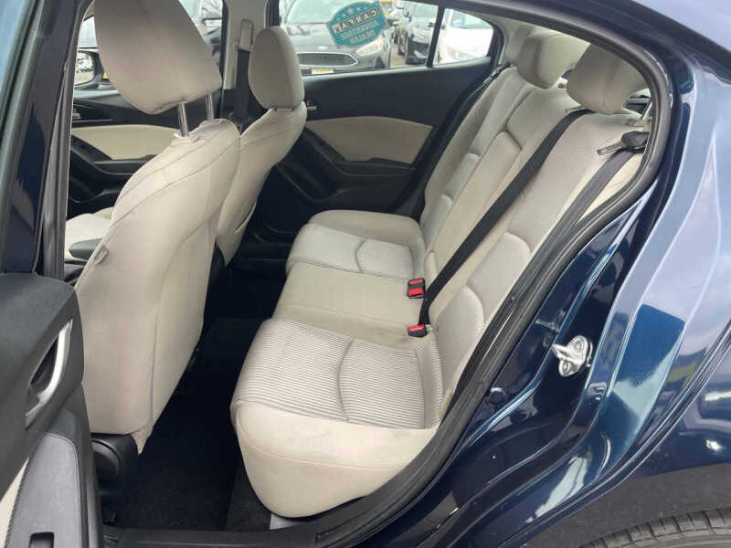 2015 Mazda MAZDA3 i Touring