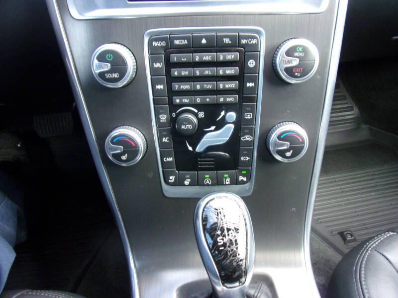 2015 Volvo XC60 T5 Drive-E Platinum