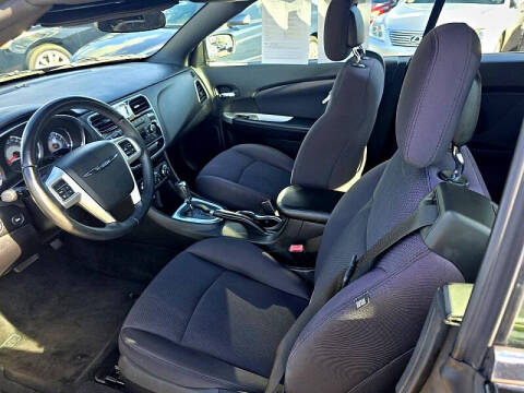 2013 Chrysler 200 Touring