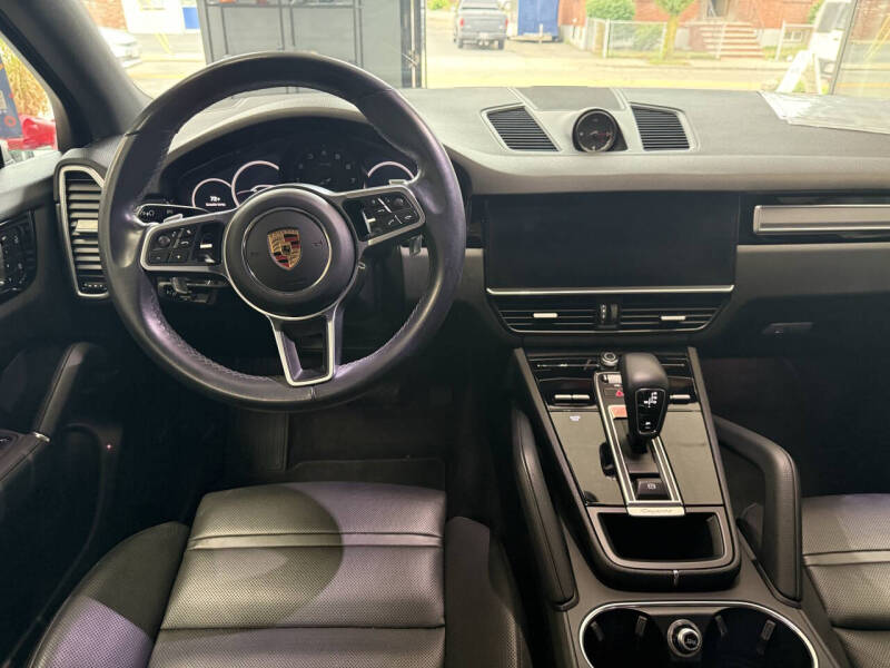 2023 Porsche Cayenne Platinum Edition