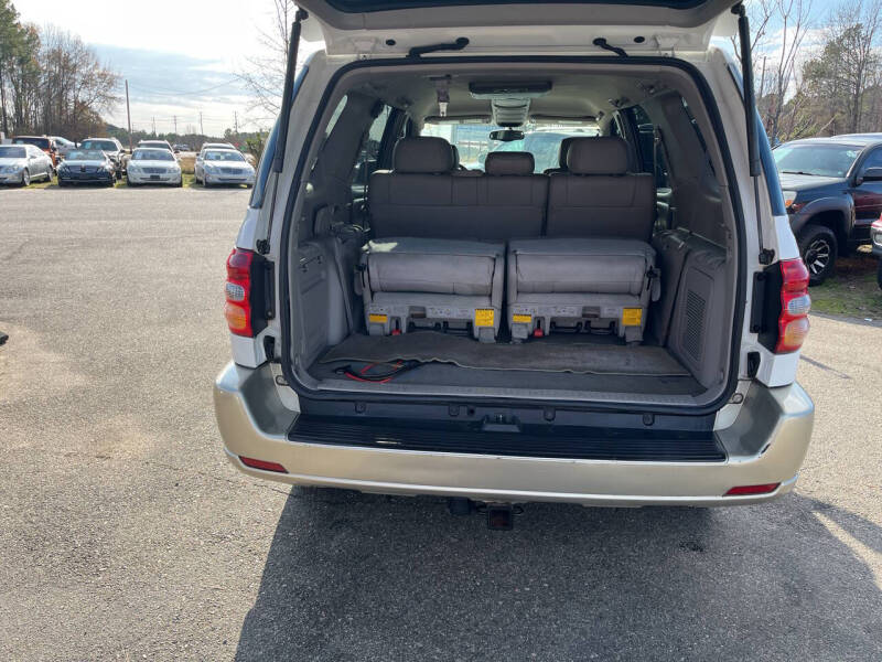 2004 Toyota Sequoia SR5