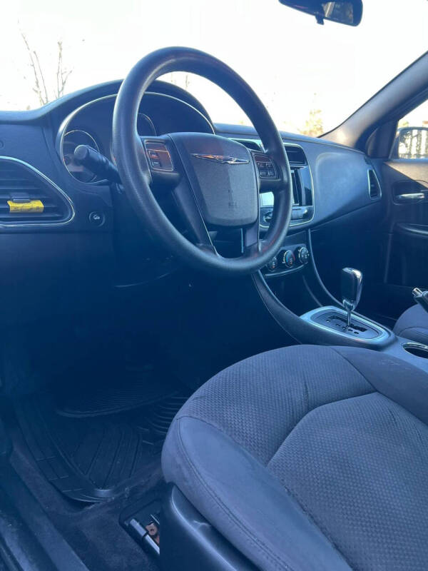 2012 Chrysler 200 LX