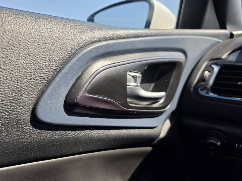 2016 Chrysler 200 S