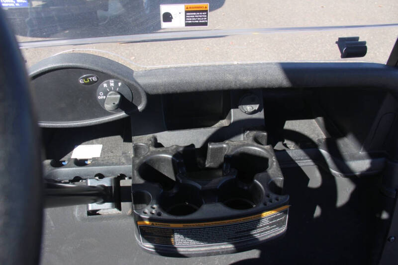 2020 E-Z-GO RXV ELiTE