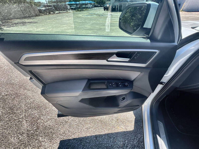 2023 Volkswagen Atlas SE