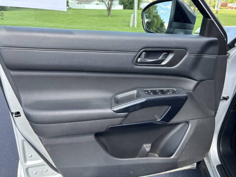 2023 Nissan Pathfinder S