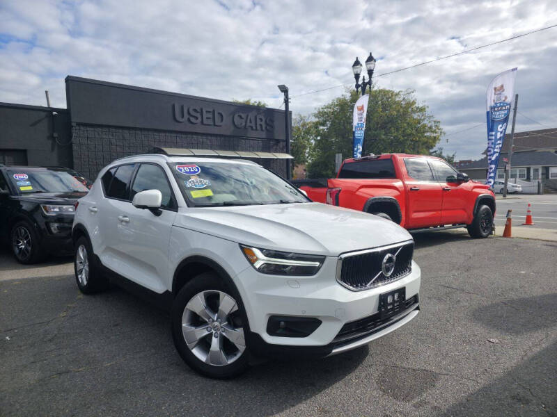 2020 Volvo XC40 Momentum's photo