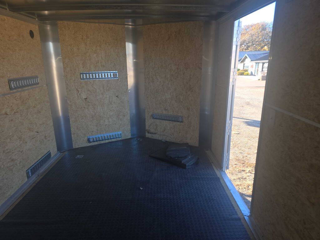 2022 H & H ENCLOSED 28 FEET 20