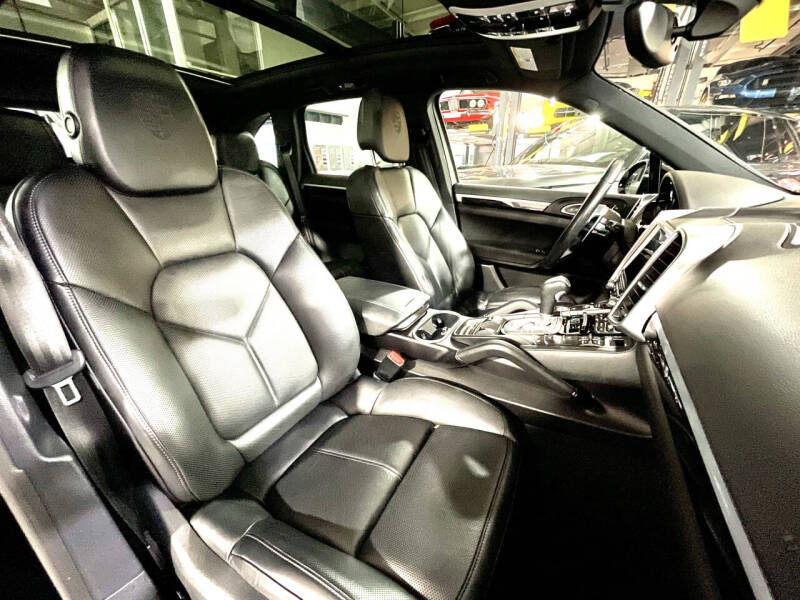 2018 Porsche Cayenne Platinum Edition