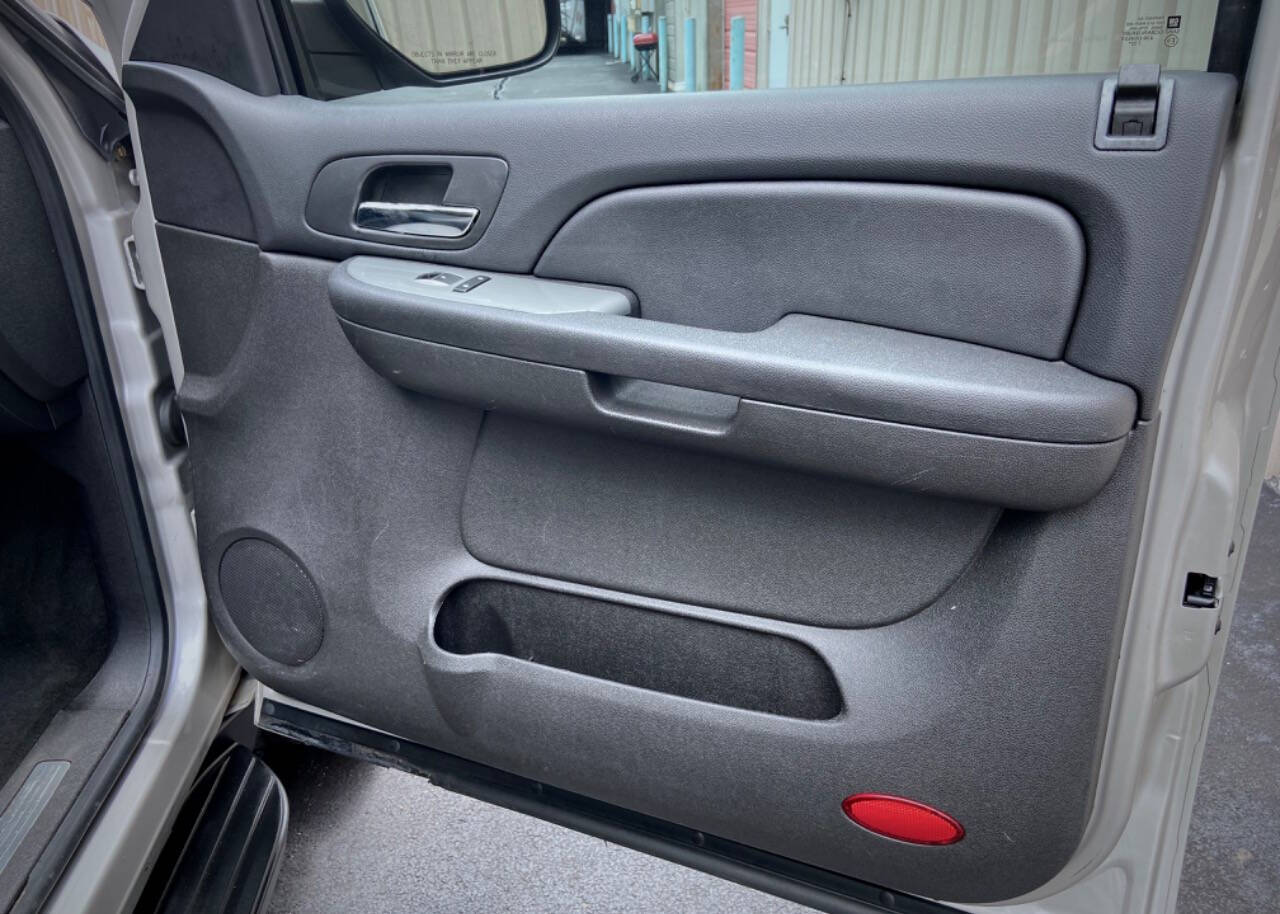 2008 Chevrolet Suburban 26