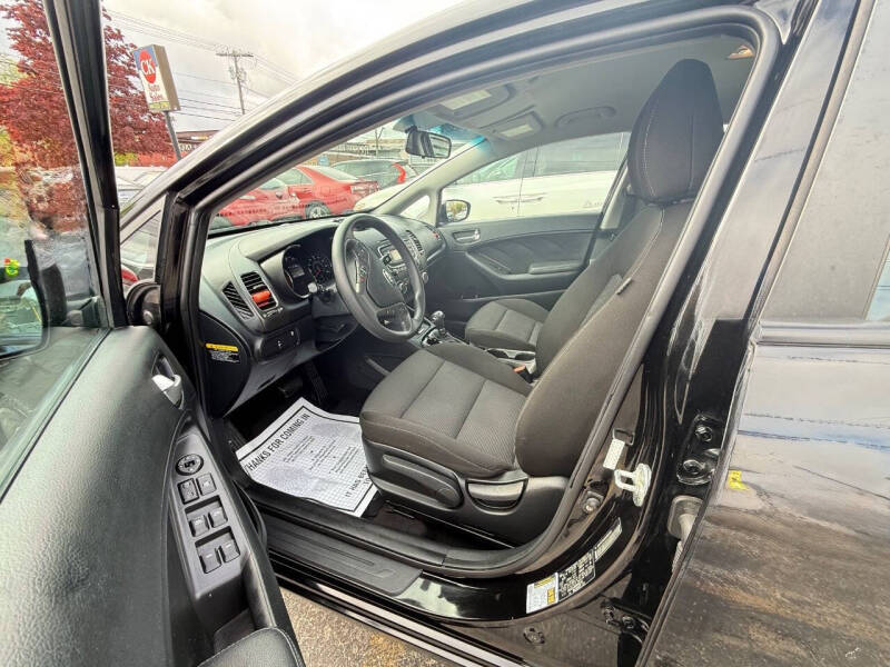 2017 Kia Forte5 LX