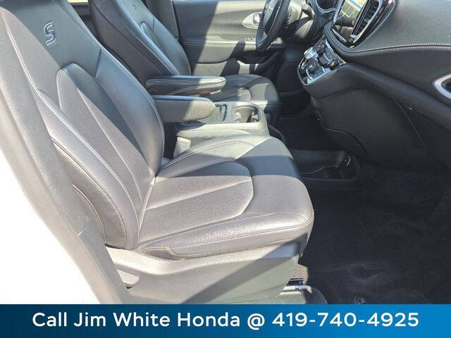 2024 Chrysler Pacifica Plug-In Hybrid Select