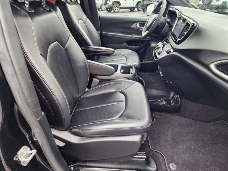 2025 Chrysler Pacifica Select