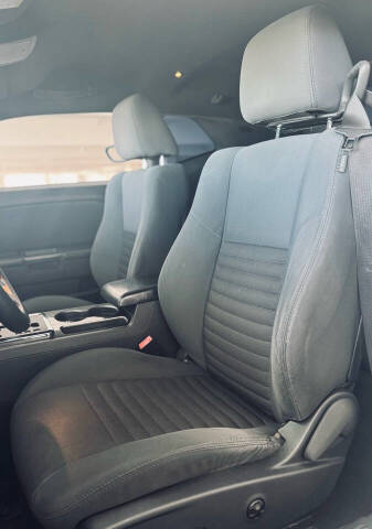 2012 Dodge Challenger SXT Plus