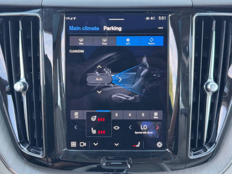 2023 Volvo XC60 B5 Plus Bright Theme