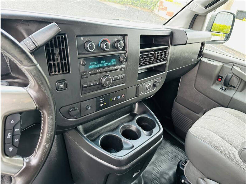 2019 Chevrolet Express Cutaway Base photo 26