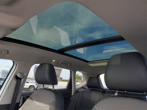 2025 Volkswagen Taos SE Black