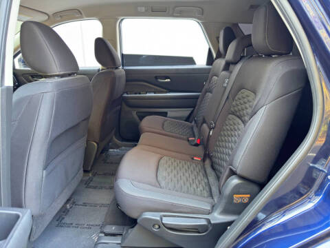 2022 Nissan Pathfinder SV